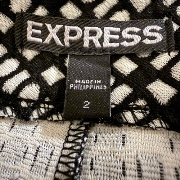 Express Black & White Graphic Zip Front Mini Skirt Size 2 - Picture 5 of 5